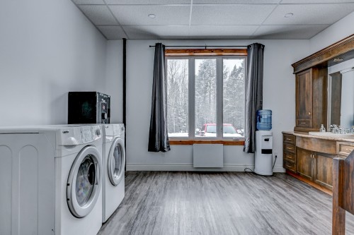 Salle d'eau - 561 Rue Pelletier, Saint-Colomban, QC - Indoor Photo Showing Laundry Room