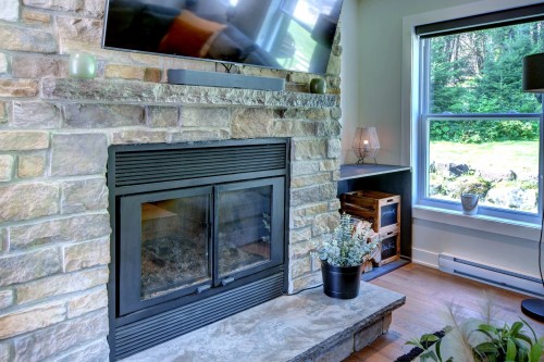 Autre - 906 Côte St-Gabriel O., Saint-Sauveur, QC - Indoor Photo Showing Living Room With Fireplace