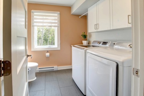Salle d'eau - 906 Côte St-Gabriel O., Saint-Sauveur, QC - Indoor Photo Showing Laundry Room