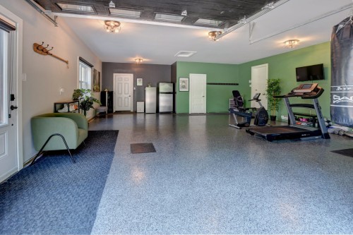 Garage - 906 Côte St-Gabriel O., Saint-Sauveur, QC - Indoor