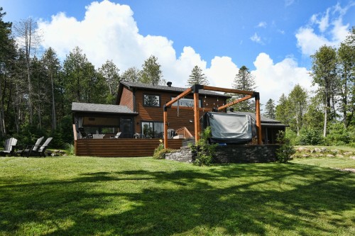 Face arrière - 906 Côte St-Gabriel O., Saint-Sauveur, QC - Outdoor