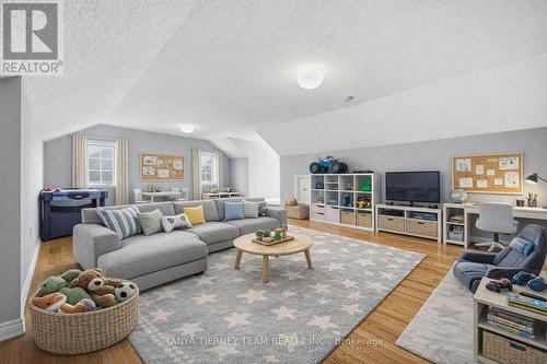 467 Oakwood Drive, Pickering, ON - Indoor Photo Showing Living Room