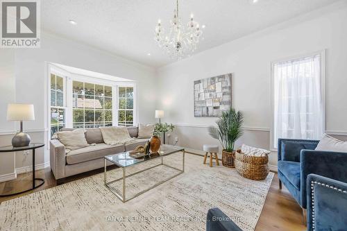 467 Oakwood Drive, Pickering, ON - Indoor Photo Showing Living Room