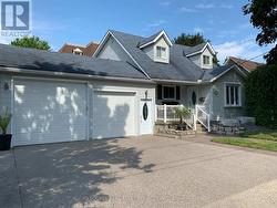32 CENTRE STREET Cambridge, ON N1R 4E5