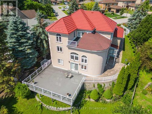11 Thackeray Crescent, Barrie, ON - Outdoor