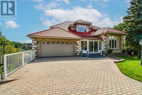 11 Thackeray Crescent, Barrie, ON - Outdoor