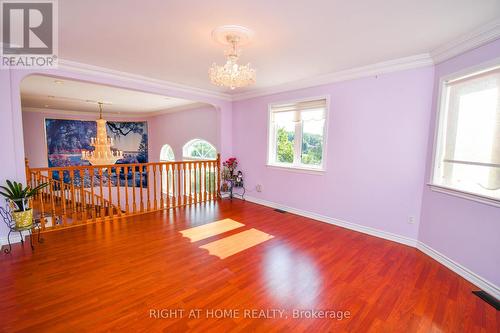 11 Thackeray Crescent, Barrie, ON - Indoor Photo Showing Other Room