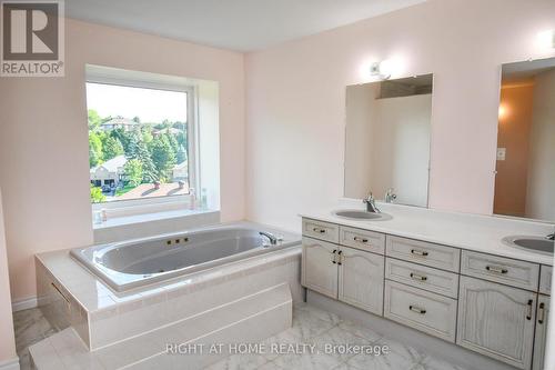 11 Thackeray Crescent, Barrie, ON - Indoor Photo Showing Bathroom