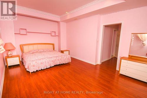 11 Thackeray Crescent, Barrie, ON - Indoor Photo Showing Bedroom