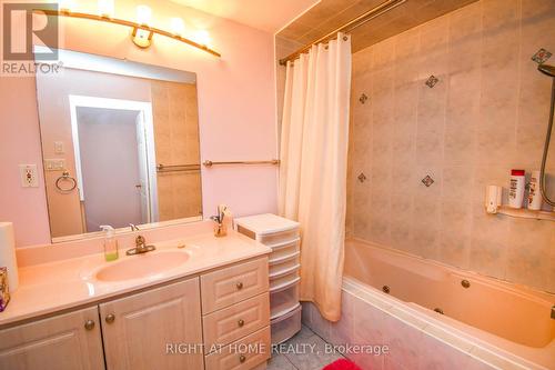 11 Thackeray Crescent, Barrie, ON - Indoor Photo Showing Bathroom