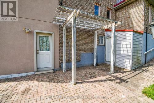 11 Thackeray Crescent, Barrie, ON - Outdoor