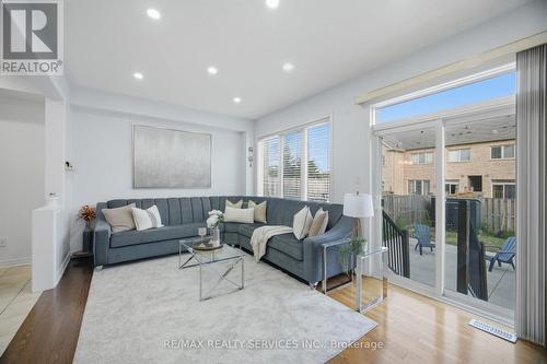 18 Seedland Crescent, Brampton, ON - Indoor Photo Showing Living Room