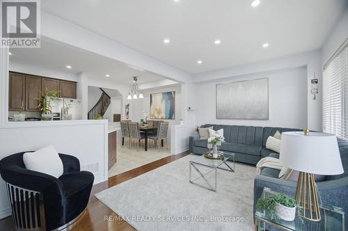 18 Seedland Crescent, Brampton, ON - Indoor Photo Showing Living Room