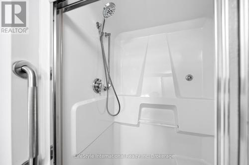 306 - 208 Silvercreek Parkway N, Guelph (Junction/Onward Willow), ON - Indoor Photo Showing Bathroom