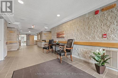 Front vestibule area/lobby - 306 - 208 Silvercreek Parkway N, Guelph (Junction/Onward Willow), ON - Indoor Photo Showing Other Room
