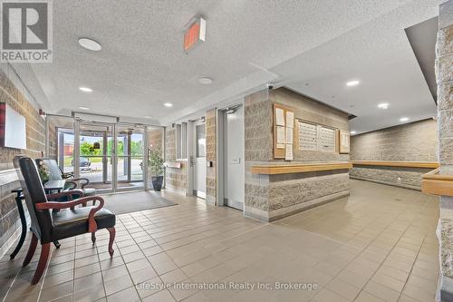 Front vestibule area/lobby - 306 - 208 Silvercreek Parkway N, Guelph (Junction/Onward Willow), ON - Indoor Photo Showing Other Room
