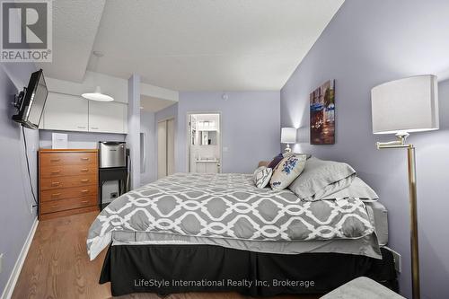 Guest suite $25/night with bedroom, TV & ensuite - 306 - 208 Silvercreek Parkway N, Guelph (Junction/Onward Willow), ON - Indoor Photo Showing Bedroom