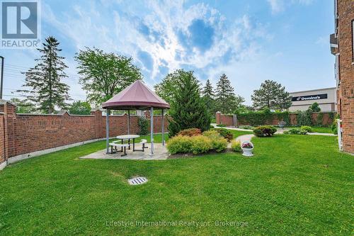 Summertime view of grounds - 306 - 208 Silvercreek Parkway N, Guelph (Junction/Onward Willow), ON - Outdoor