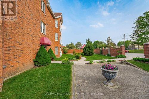 Summertime view of grounds - 306 - 208 Silvercreek Parkway N, Guelph (Junction/Onward Willow), ON - Outdoor
