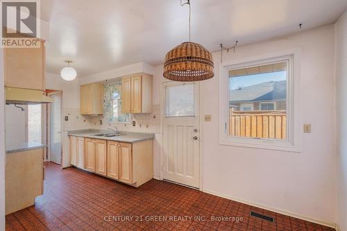 Kitchen - 729 West 5Th Street, Hamilton, ON - Indoor Photo Showing Other Room