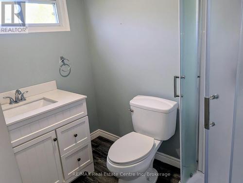 4 First Line, Centre Wellington (Elora/Salem), ON - Indoor Photo Showing Bathroom