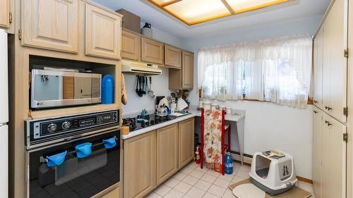 1-1261 Trans Canada Highway, Sorrento, BC - Indoor Photo Showing Kitchen
