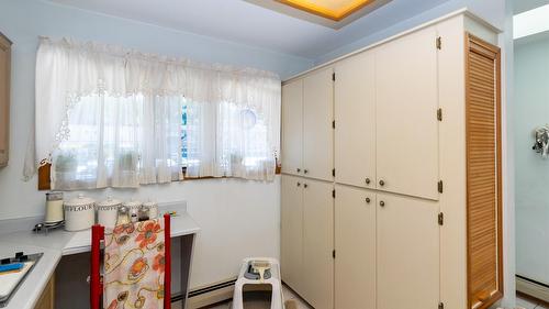 1-1261 Trans Canada Highway, Sorrento, BC - Indoor Photo Showing Other Room