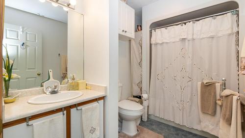 1-1261 Trans Canada Highway, Sorrento, BC - Indoor Photo Showing Bathroom