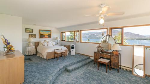 1-1261 Trans Canada Highway, Sorrento, BC - Indoor Photo Showing Living Room