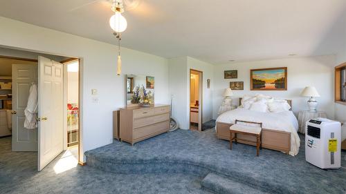 1-1261 Trans Canada Highway, Sorrento, BC - Indoor Photo Showing Bedroom