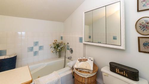 1-1261 Trans Canada Highway, Sorrento, BC - Indoor Photo Showing Bathroom