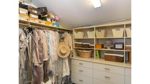 1-1261 Trans Canada Highway, Sorrento, BC - Indoor With Storage