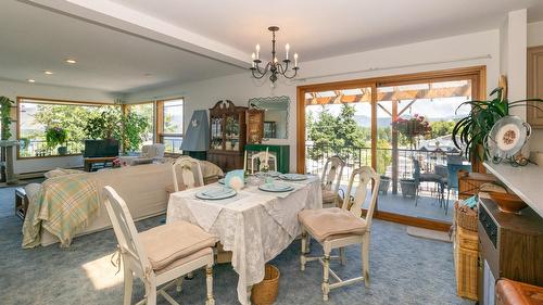 1-1261 Trans Canada Highway, Sorrento, BC - Indoor Photo Showing Dining Room