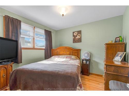 410 Mcnaughton Avenue East, Chatham, ON - Indoor Photo Showing Bedroom