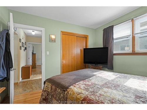 410 Mcnaughton Avenue East, Chatham, ON - Indoor Photo Showing Bedroom