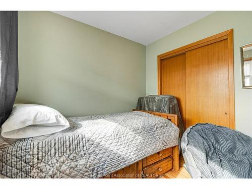 410 Mcnaughton Avenue East, Chatham, ON - Indoor Photo Showing Bedroom