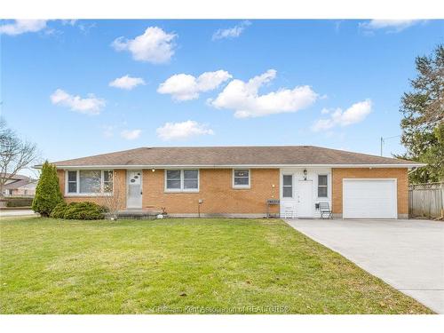 410 Mcnaughton Avenue East, Chatham, ON - Outdoor With Facade