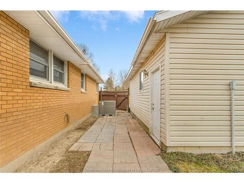 410 Mcnaughton Avenue East, Chatham, ON - Outdoor With Exterior