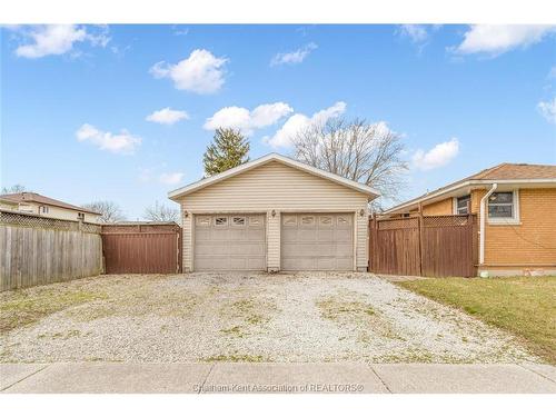 410 Mcnaughton Avenue East, Chatham, ON - Outdoor With Exterior