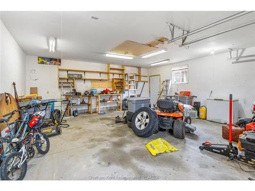 410 Mcnaughton Avenue East, Chatham, ON - Indoor Photo Showing Garage