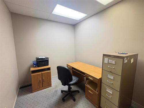 8' 4" x 9' 11" - 15 Maple Avenue E, Hamiota, MB 