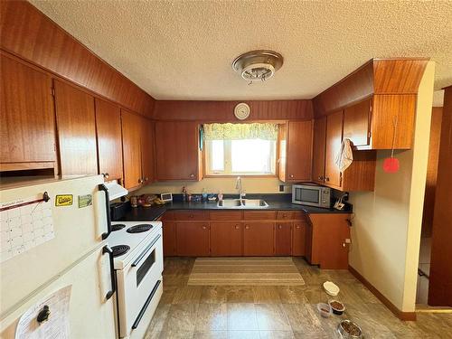 15 Maple Avenue E, Hamiota, MB 