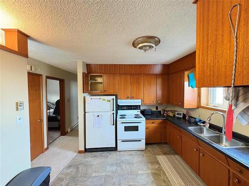 15 Maple Avenue E, Hamiota, MB 