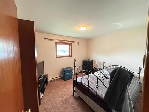 15 Maple Avenue E, Hamiota, MB 