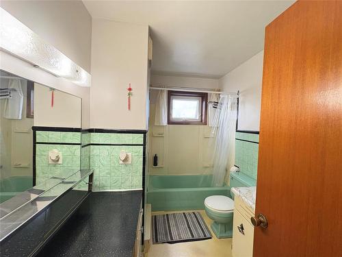 15 Maple Avenue E, Hamiota, MB 