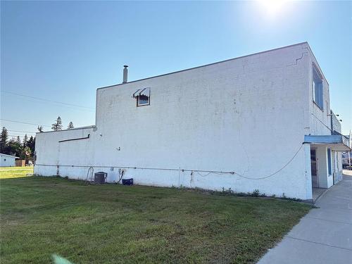 15 Maple Avenue E, Hamiota, MB 