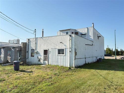 15 Maple Avenue E, Hamiota, MB 