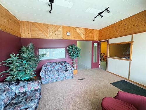 15 Maple Avenue E, Hamiota, MB 