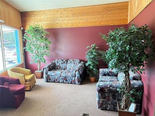 Lobby 11x16 - 15 Maple Avenue E, Hamiota, MB 