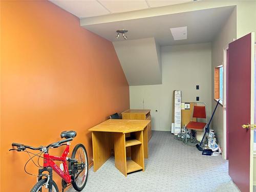 office 24x 9'11" - 15 Maple Avenue E, Hamiota, MB 